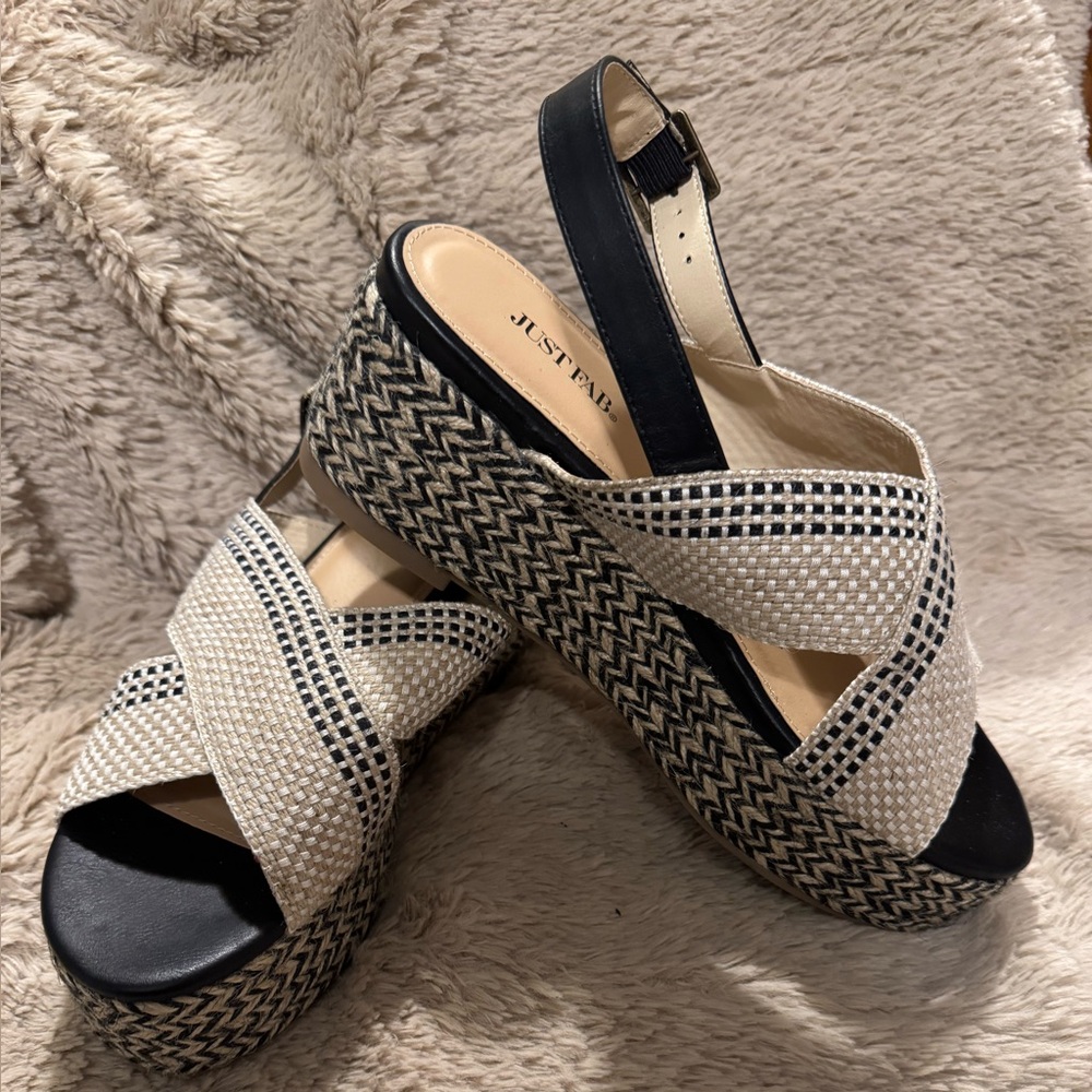 NWOB JustFab Aura Woven Platform Espadrille Wedge Sandal Women’s 
Size 8 1/2